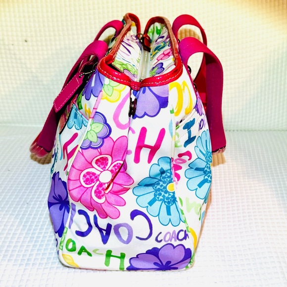 GUC Coach Graffiti Daisy Multi-Color Florals, Pink Nylon Shoulder Bag/Tote - Picture 12 of 16